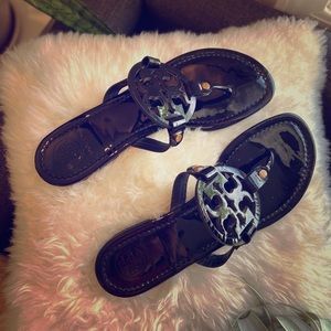 Tory Burch Sandals-Like New-Fit well- Glossy black